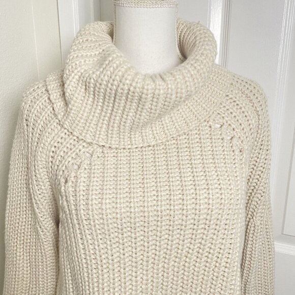 Kendall & Kylie Relaxed Chunky Knit Cowl Neck Cream Sweater Size Medium - Picture 2 of 9